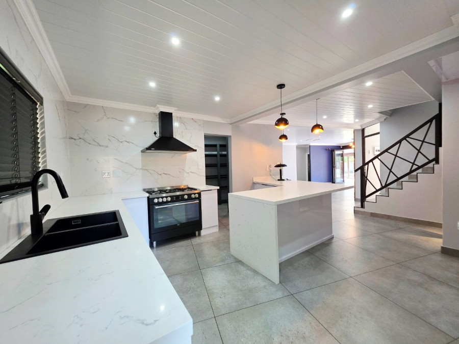 5 Bedroom Property for Sale in Langenhovenpark Free State